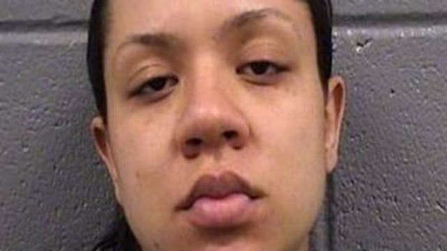 Pregnant woman accused of trying to board a plane with a loaded gun