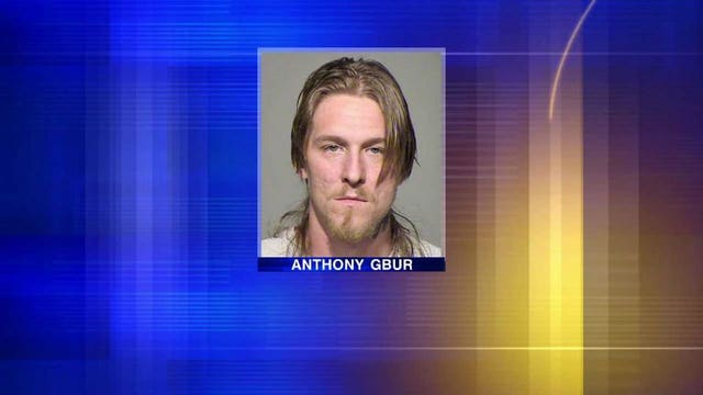 MPD District 2 officers catch burglary suspect in the act