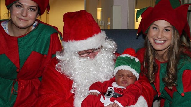 Santa Claus visits babies in NICU at Aurora Sinai Medical Center 🎅👶