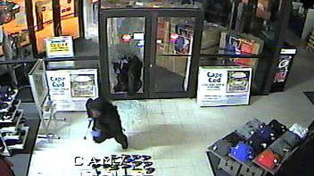CAUGHT ON CAM: Burglars hit West Allis sporting goods store