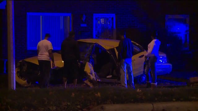 MPD: 2 people injured in crash on Milwaukee's north side