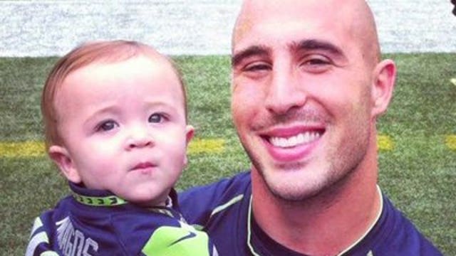 As Packers head West, Racine family headed South to cheer Seahawks