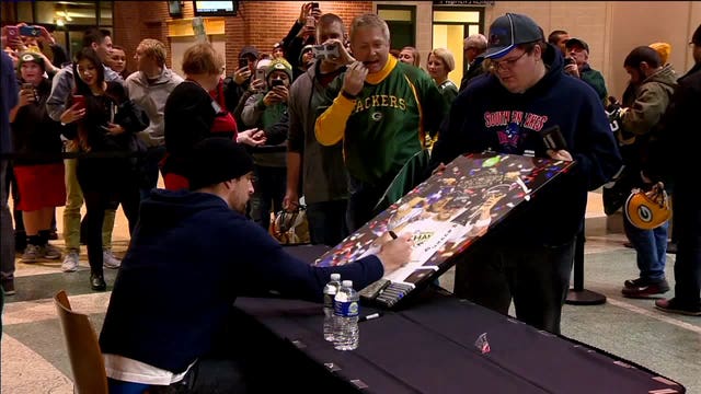 "Aiding needy families:" Packers players to sign autographs for donations to Salvation Army