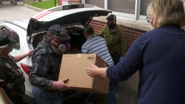 'Feels good:' Vietnam War veterans donate hundreds of sandwiches for VA workers
