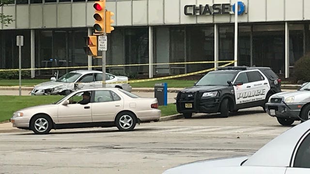 'They got out and ran:' Pursuit ends in crash after attempted bank robbery in Shorewood