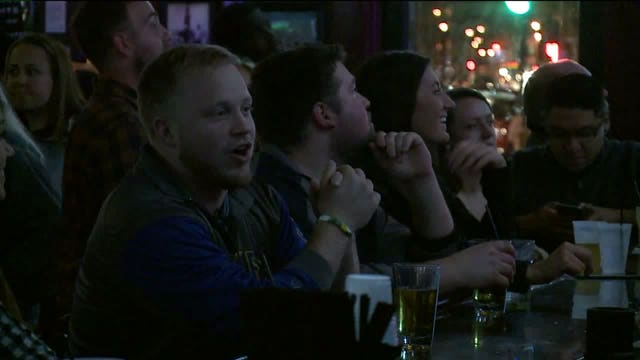 'Feeling nervous:' Fans flock to Milwaukee bars to watch Brewers-Dodgers in Game 6