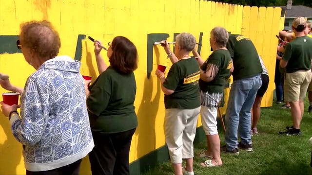 Green Bay Packers fence honors fallen legend Bart Starr