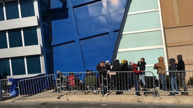 "In line for a friend:" Shoppers camp out at Best Buy for hours ahead of Thanksgiving opening