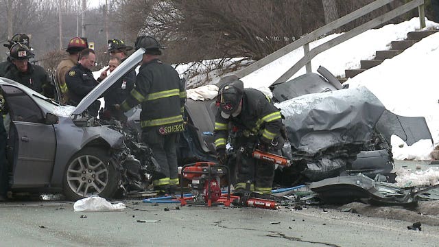 Officials: 3 adults, 4 children hurt in crash near Hopkins and Congress in Milwaukee