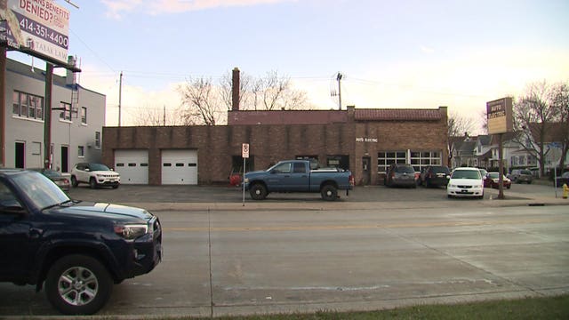 Police: Tow truck driver discovered woman dead in vehicle near 48th and National