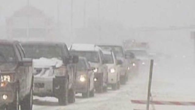Blizzard batters heartland, spreads snowy mess to Midwest