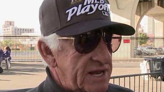 Uecker to be honored with second statue at Miller Park