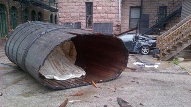 Water tower falls, injuring three on Chicago's north side