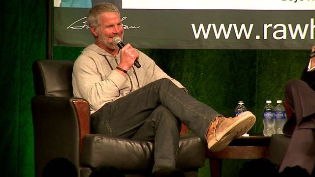 Fans from coast to coast gather in Green Bay to hear stories from Brett Favre
