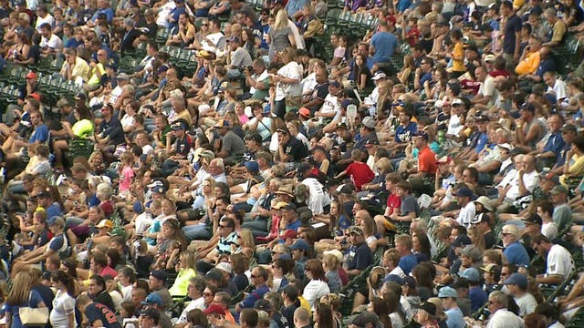 "I'm sad it's ending:" 33,000 fans attend Brewers' season finale at Miller Park
