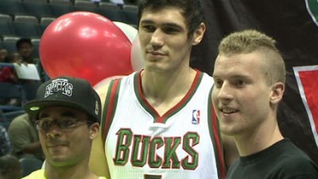 Unbeaten Pacers batter Bucks 104-77