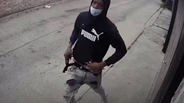 Chicago police: Man fatally shot 2 teenagers after they asked how tall he was