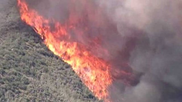California wildfire grows, threatens 4,000 homes