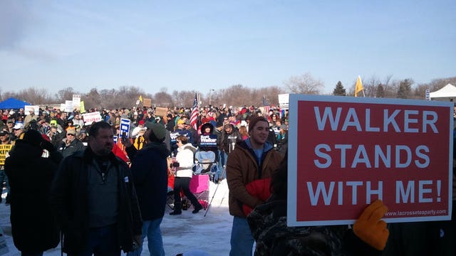 Thousands rally in support of Gov. Scott Walker