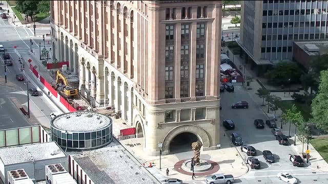 Milwaukee police investigate bomb threat at City Hall