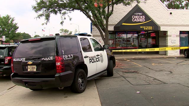Milwaukee police investigate attempted armed robbery at check cashing business