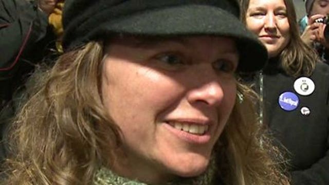 Lori Compas hands in signatures to get name on Fitzgerald recall ballot