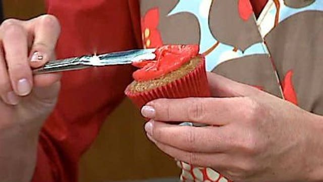 Cooking Mom: Sesame noodle salad & apple cinnamon cupakes