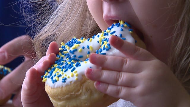 Cranky Al's cheers on Brewers with blue and gold baked treats