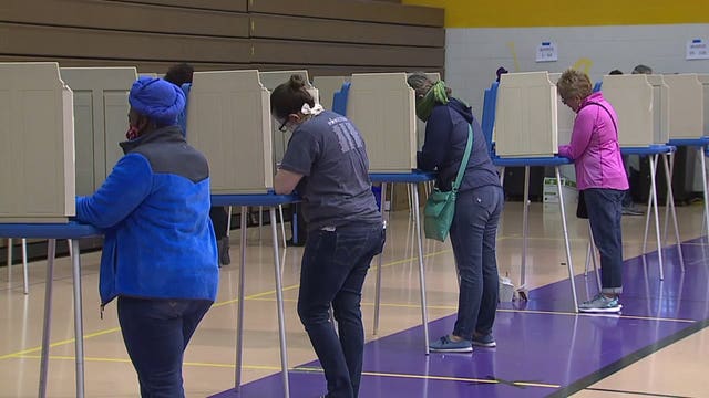 As pandemic surges, election officials seek poll workers