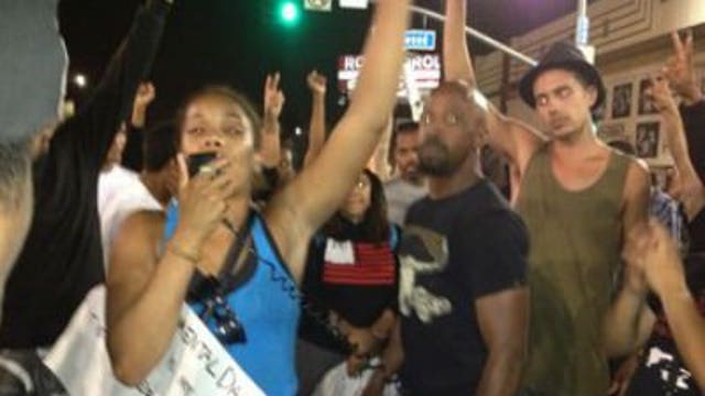 Fringe protesters turn violent in LA after Zimmerman verdict