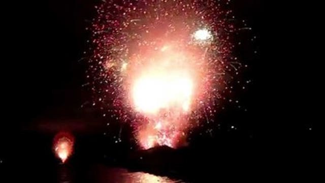 100 spectators injured by falling fireworks in Hangzhou, China