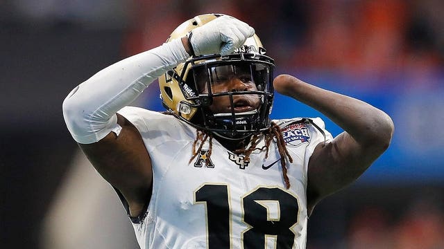 1-handed NFL prospect posts 20 reps on bench press at scouting combine