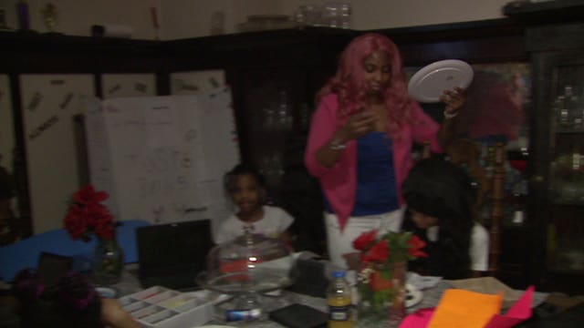 'It's challenging:' Single mom faces homeschooling 4 girls amid COVID-19 pandemic