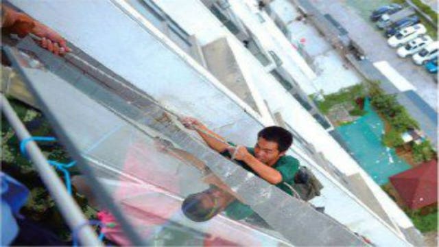 He couldn't hear his cartoons, so little boy cuts dangling rooftop worker's safety ropes!