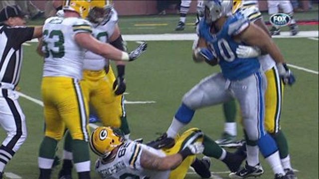 Evan Dietrich-Smith: the Packer under Suh's shoe