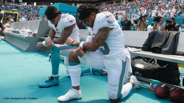 2 players kneel for anthem, Kaepernick tweets to thank them