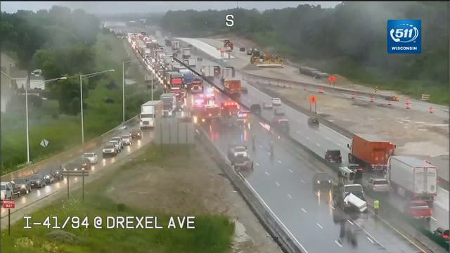 Crash involving multiple vehicles temporarily shut down I-41/94 at Drexel in Oak Creek