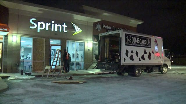 Police investigate break-in at Sprint store near 27th and Layton