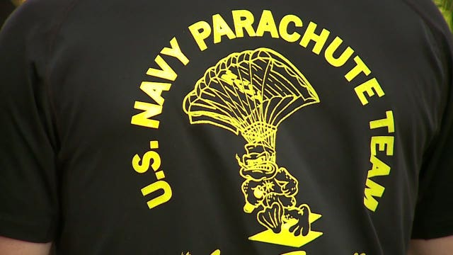 Navy SEALs parachute team, 'Leap Frogs,' are ready to dazzle spectators on Milwaukee's lakefront