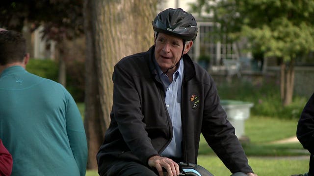Mayor Tom Barrett kicks off Wisconsin Bike Week by riding Bublr bike to City Hall