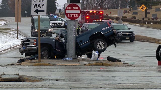 1 dead, 1 seriously hurt in single-vehicle crash in Waukesha, icy roads believed factor