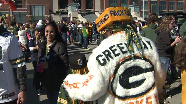 "The least I could do:" Returning a favor, man ensures special Packers fan has a great time at Lambeau
