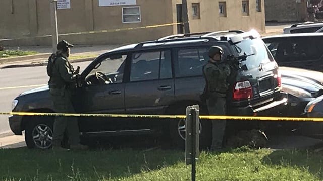 Developing: Kenosha police surround home near 52nd Street and 23rd Avenue