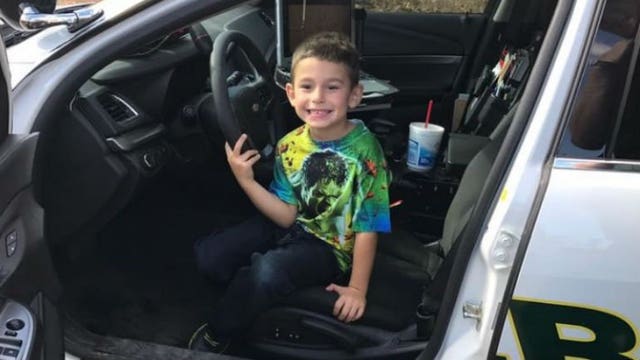 5-year-old boy calls 911 to invite Florida deputies over for Thanksgiving dinner