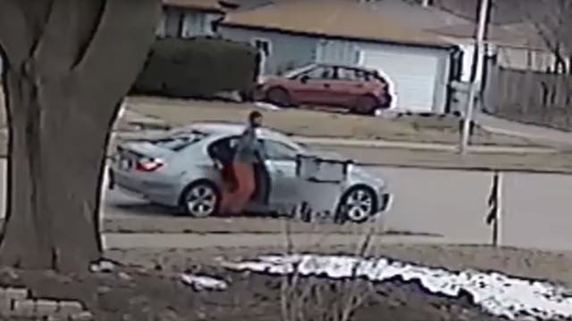 MPD searching for group who robbed mail carrier at gunpoint near 64th and Silver Spring