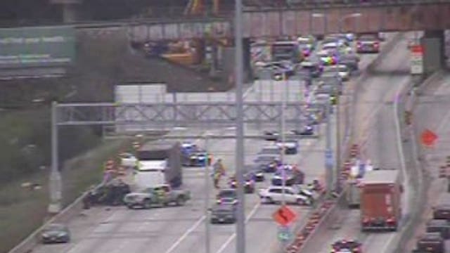 Mess on the freeway: Crash closes lanes on I-94 during rush hour