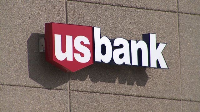 Police seek suspect in robbery of U.S. Bank branch near 103rd and Silver Spring