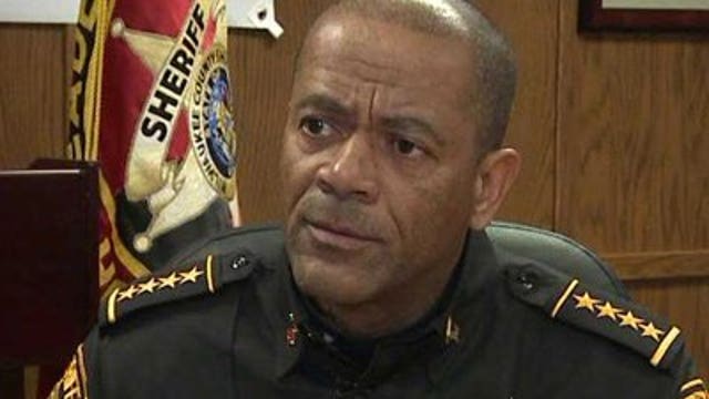 Milwaukee Co. Sheriff David Clarke considers 2016 run for mayor