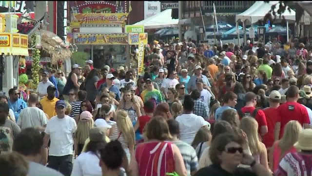 "Feeling the heat:" Hot temps won't keep crowd away from Wisconsin State Fair