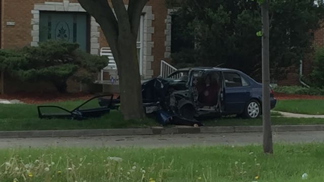 46-year-old woman dies after car slams into tree on Milwaukee's northwest side